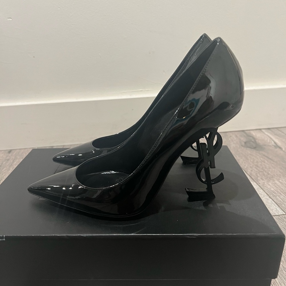 Saint Laurent ,100% authentic,blackYSl logo pumps,original box and dust bags inc